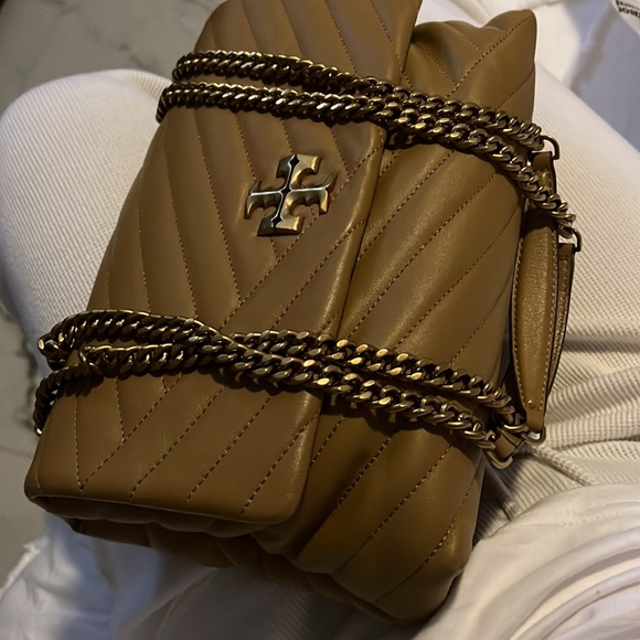 Tory Burch Women's Kira Chevron Convertible Shoulder bag . - Picture 5 of 12